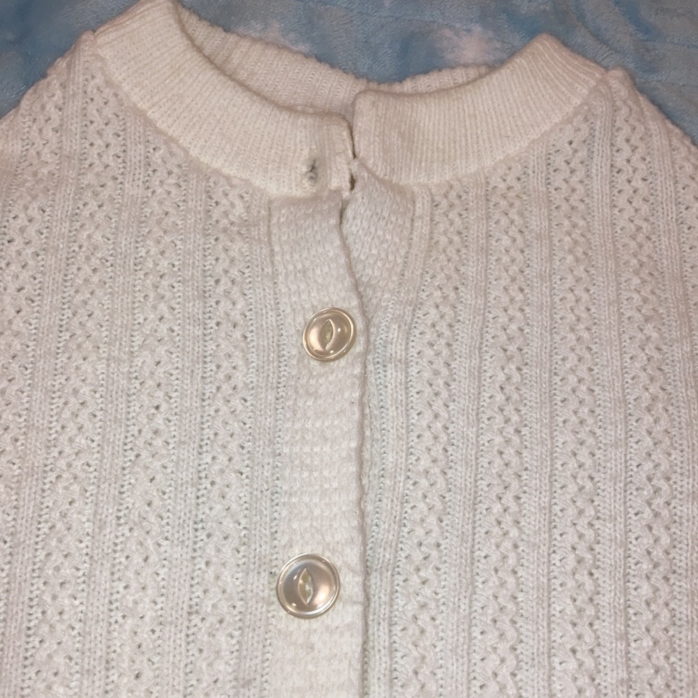 Vintage girls white poncho. Size 7-8 - Picture 2 of 7